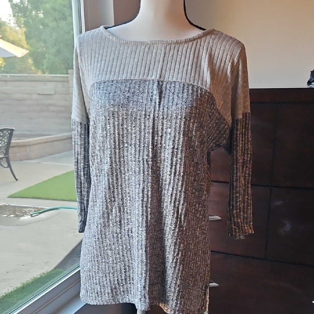 Moa Moa Gray Ribbed Knit L/S Top